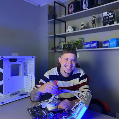 Imagem mostrando a montagem de um computador