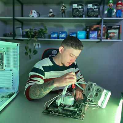 Imagem mostrando a montagem de um computador